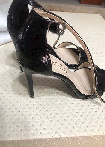 Zara Siyah Parlak Stiletto Topuklu Ayakkabı
