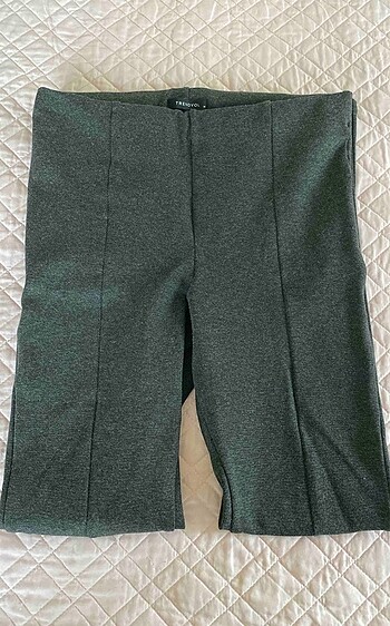Yırtmaçlı pantolon