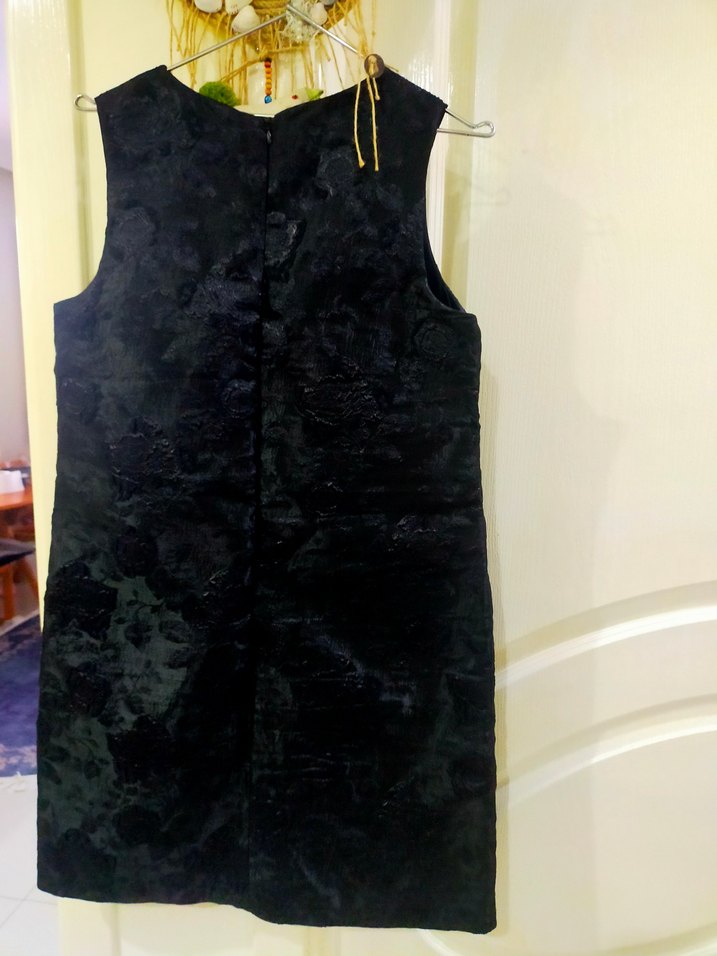 Siyah Midi Yüksek Yaka Kolsuz Kadın Elbise - Görsel 2