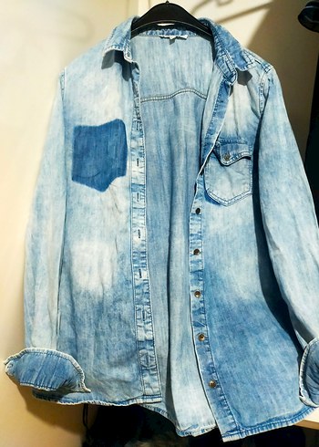 Düğmeli Batik Desenli Mavi Denim Kadın Gömlek - Görsel 2