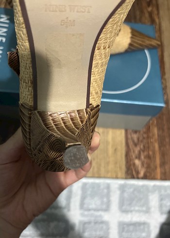 Parlak Kahverengi VİNTAGE Desenli Stiletto Topuklu ayakkabı - Görsel 6