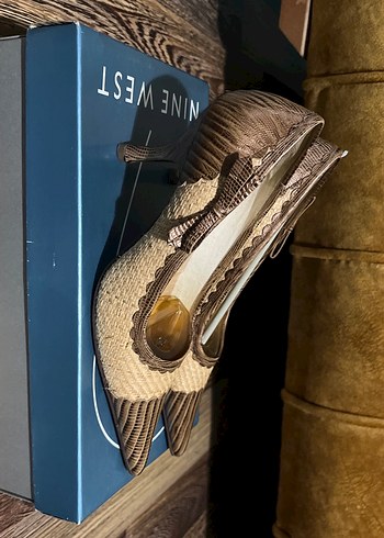 Parlak Kahverengi VİNTAGE Desenli Stiletto Topuklu ayakkabı - Görsel 4