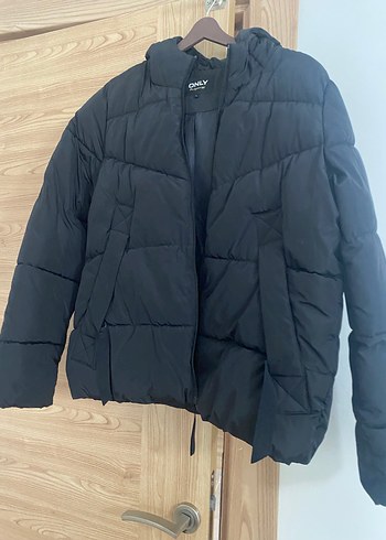 Siyah Şişme Mont - Görsel 2