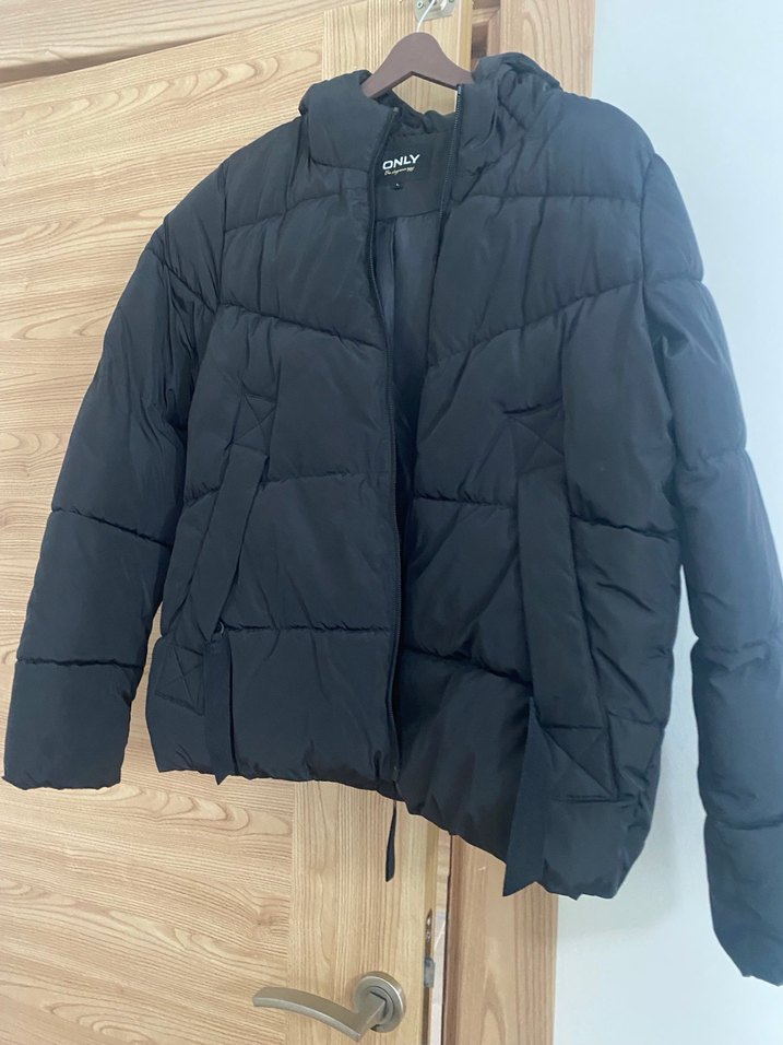 Siyah Şişme Mont - Görsel 2