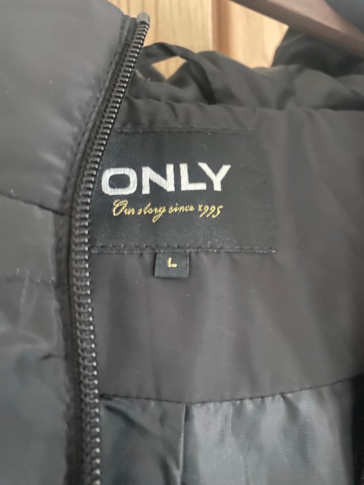 Siyah Şişme Mont - Görsel 3