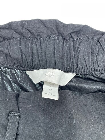 32 Beden siyah Renk H&M Kumaş Pantolon %70 İndirimli.