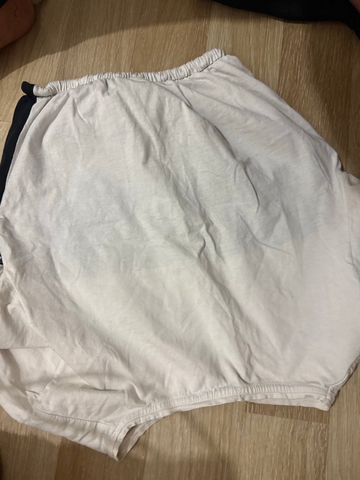 Beyaz Payetli Sokak Stili - Görsel 3