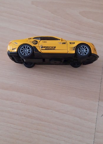 Sarı Renkli Oyuncak Araba - Görsel 3