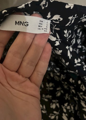 Düğmeli V Yaka Siyah Çiçekli Midi Elbise - Görsel 3