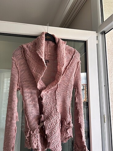 Pembe yün delikli hırka
