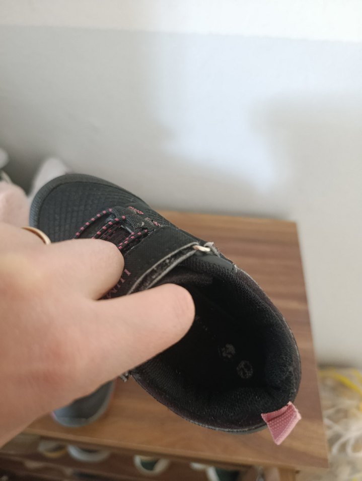 Kız Çocuk Siyah Cırtcırtlı Spor Ayakkabı - Görsel 3