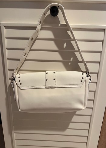 Beyaz zımbalı tokalı Kadın Çanta - Görsel 3