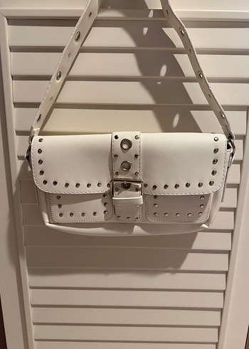 Beyaz zımbalı tokalı Kadın Çanta - Görsel 2