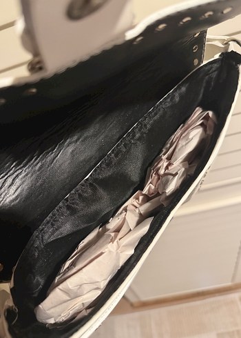 Beyaz zımbalı tokalı Kadın Çanta - Görsel 4