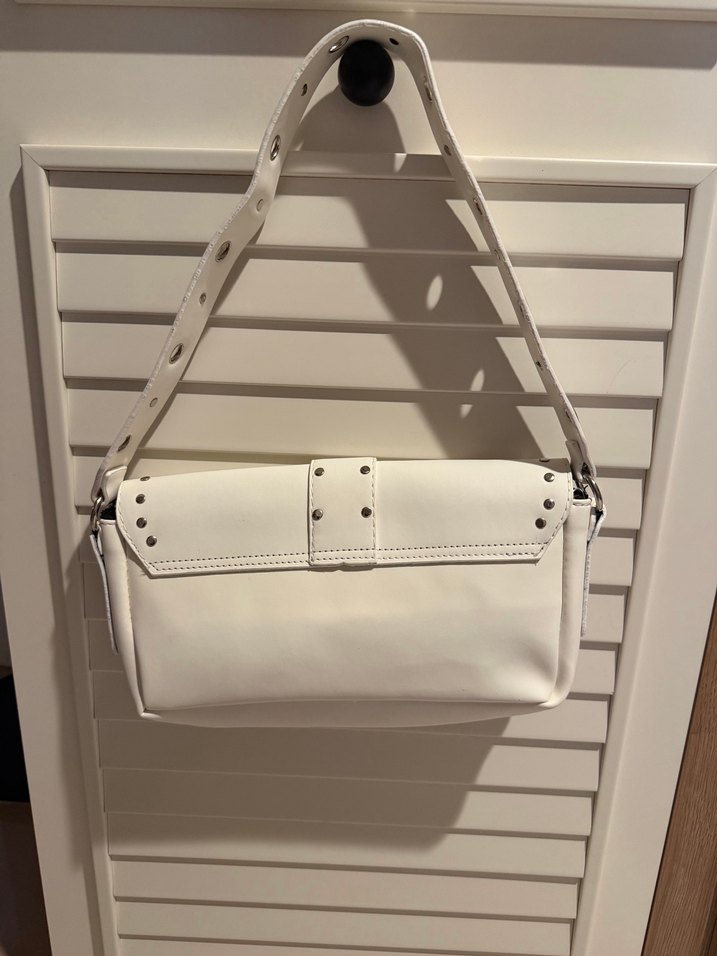 Beyaz zımbalı tokalı Kadın Çanta - Görsel 3