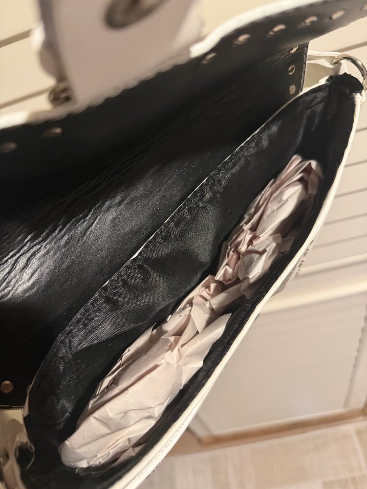 Beyaz zımbalı tokalı Kadın Çanta - Görsel 4