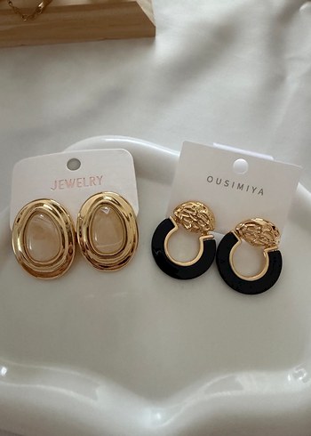 2 Adet Altın Renkli Modern Klasik Mini Küpeler - Görsel 2