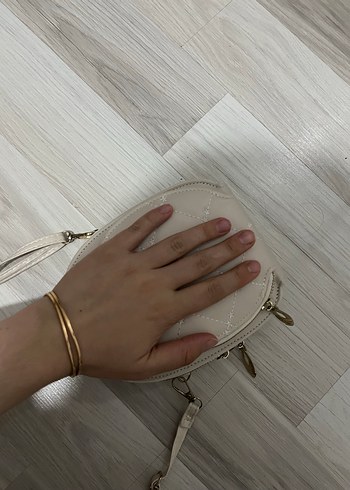  Beden Bej Kadın Yılan Desenli Fermuarlı Çanta