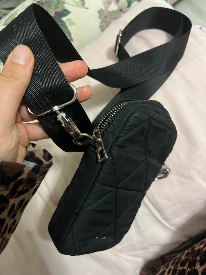 Siyah Minimalist Kadın Bel Çantası - Görsel 3