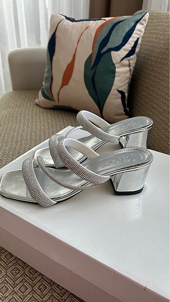 Kadın Taşlı Terlik - Görsel 5