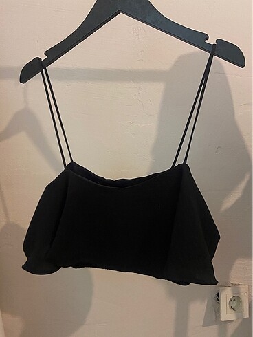 Bershka siyah askılı crop
