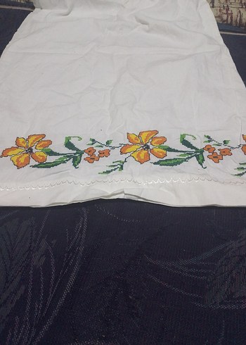 El İşi Nakışlı Çiçek Desenli Beyaz Kumaş - Görsel 3