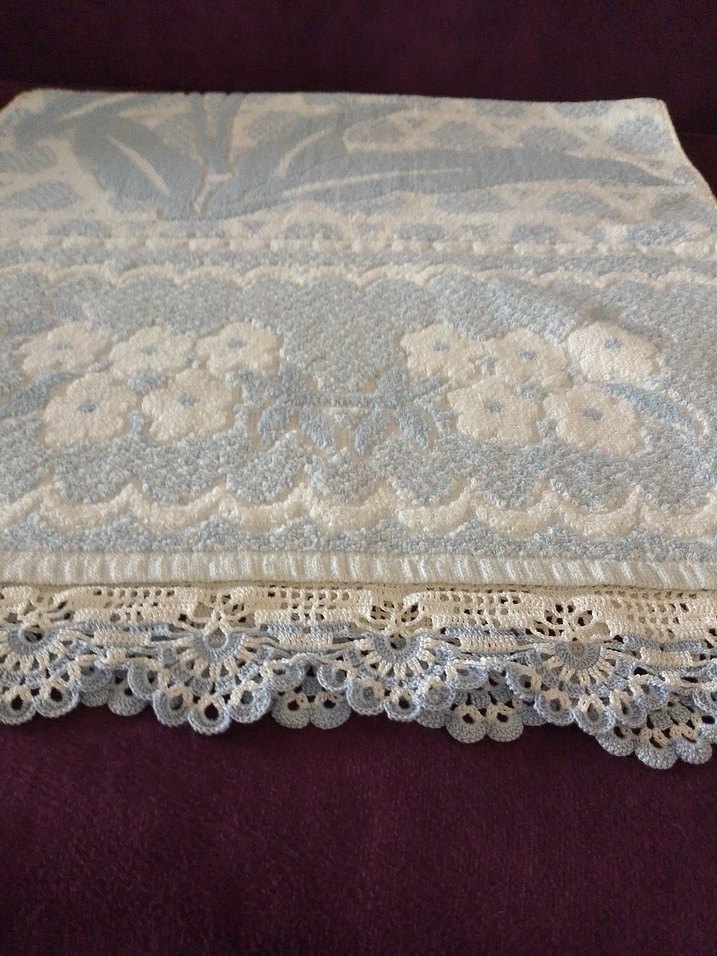 Nakışlı Beyaz Gri Havlu - Görsel 2