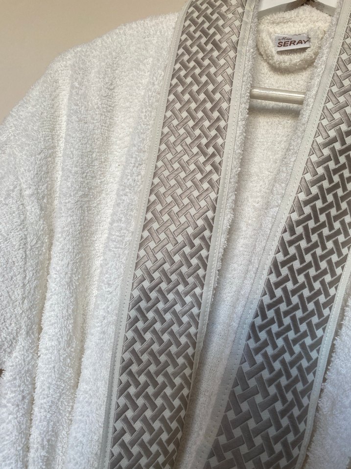 Bohem Beyaz Yaka Desenli Bornoz - Görsel 2