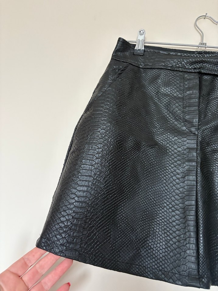 Kadın Siyah Deri Yılan Desenli Mini Etek - Görsel 2