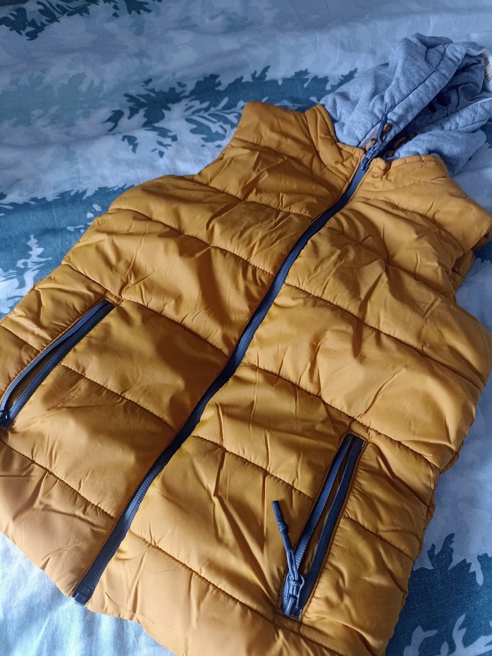 Sarı Kapüşonlu Erkek Çocuk Yelek - Görsel 3