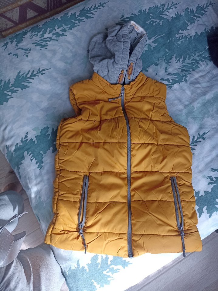 Sarı Kapüşonlu Erkek Çocuk Yelek - Görsel 5