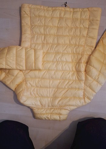 Diğer Sarı Fermuarlı Kadın Kışlık Mont. kapson yoktur