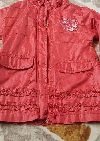 Kız Çocuk Kapüşonlu Kırmızı Nakışlı yagmurluk - Görsel 3