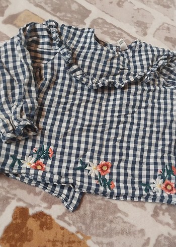 Nakışlı, düğmeli, uzun kollu kız gömleği - Görsel 2