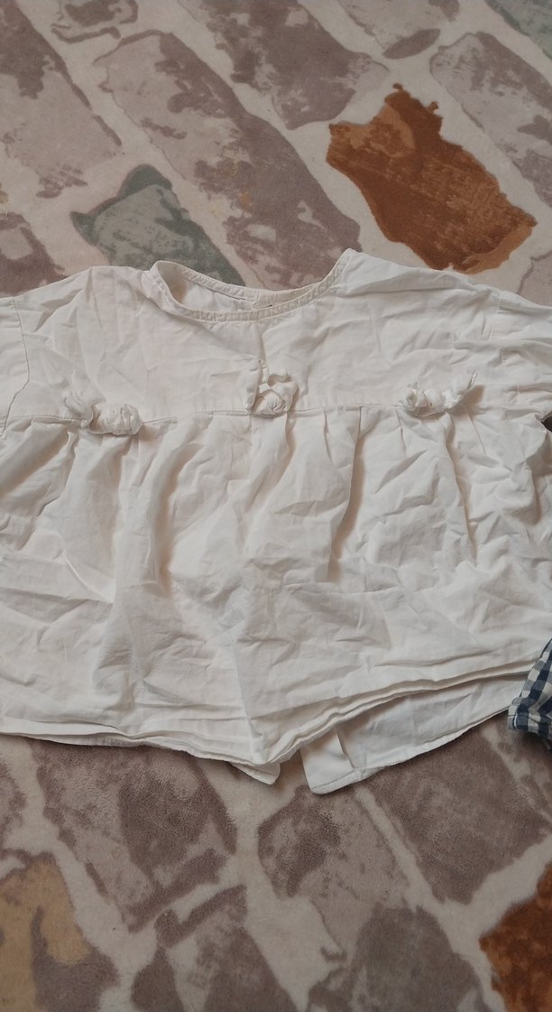 Nakışlı, düğmeli, uzun kollu kız gömleği - Görsel 3