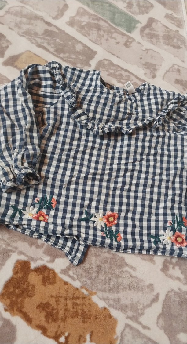 Nakışlı, düğmeli, uzun kollu kız gömleği - Görsel 2