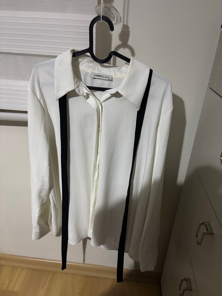 Düğmeli Beyaz Uzun Kollu Kadın Gömlek - Görsel 2