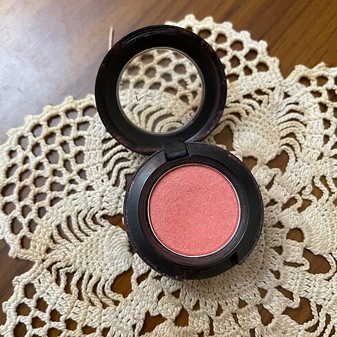 Mac göz farı peppier velvet