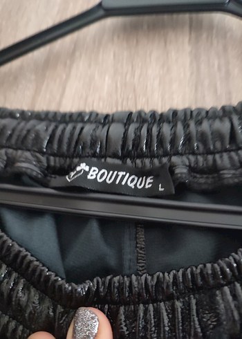 Siyah Parlak Deri Kadın Bol Kesim Pantolon - Görsel 5