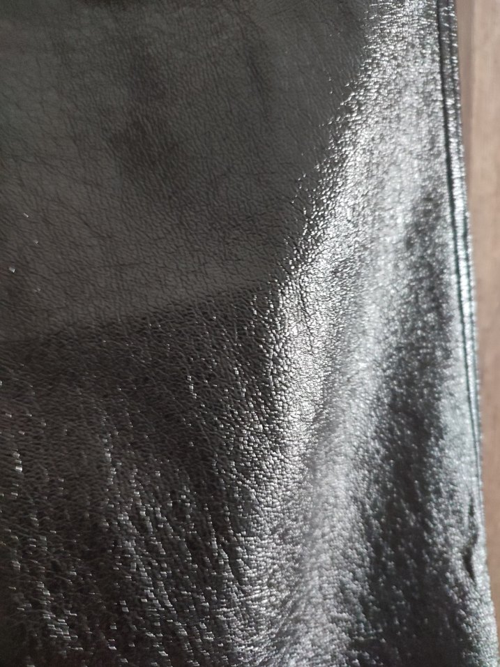 Siyah Parlak Deri Kadın Bol Kesim Pantolon - Görsel 3