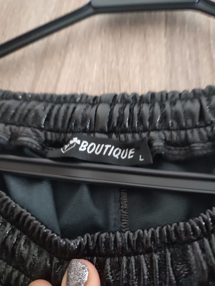 Siyah Parlak Deri Kadın Bol Kesim Pantolon - Görsel 5