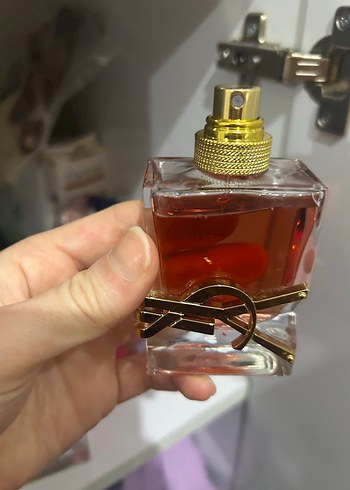 Kadın Parfümü Şişesi Altın Detaylı - Görsel 2