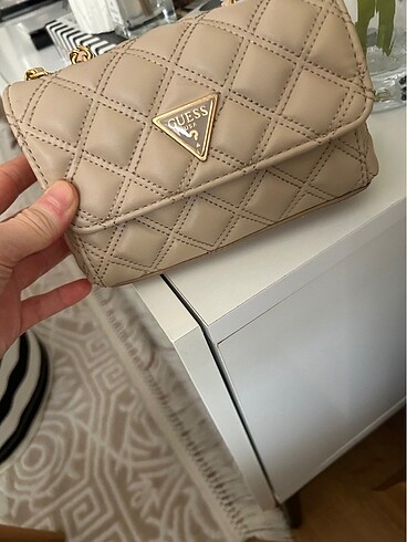 Guess Çanta sorunsuz