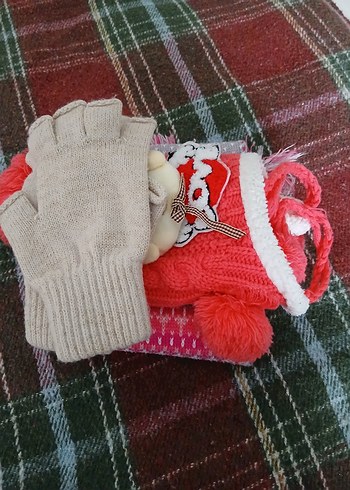 Renkli Nakışlı Çocuk Bere, Atkı ve Eldiven Seti - Görsel 3