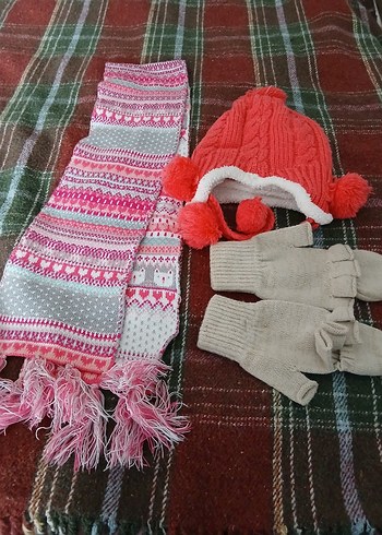 Renkli Nakışlı Çocuk Bere, Atkı ve Eldiven Seti - Görsel 2