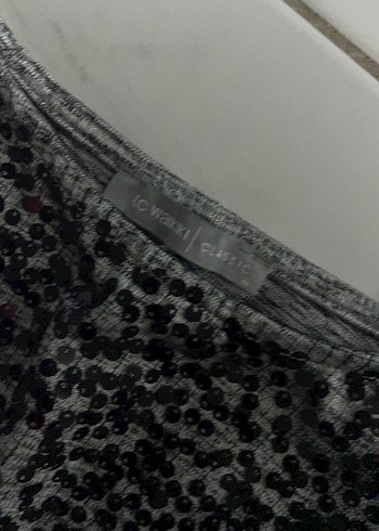 Gri Kısa Kollu Baskılı Kadın Bluz - Görsel 3