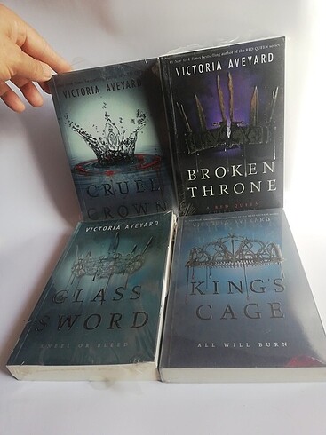 Victoria Aveyard Books Collection