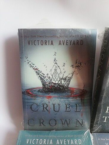 Victoria Aveyard Books Collection