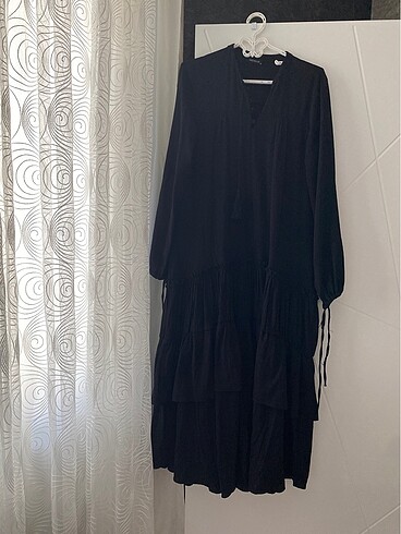 Mizalle marka siyah fırfırlı elbise
