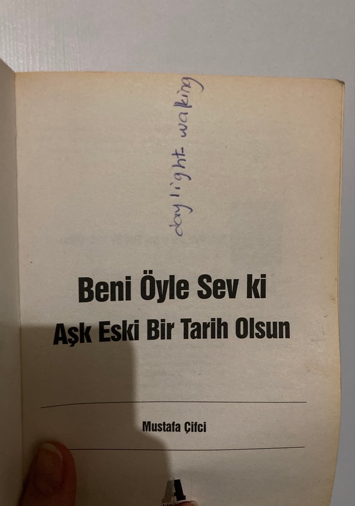Beni Öyle Sev Ki Aşk Eski Bir Tarih Olsun-Mustafa Çiftçi - Görsel 3